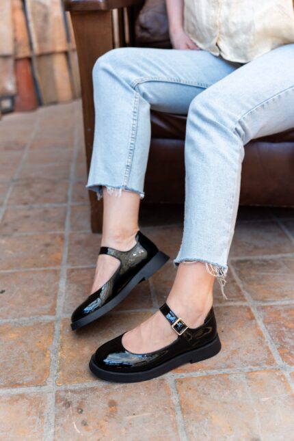 YELINA Black Leather Women's Loafer